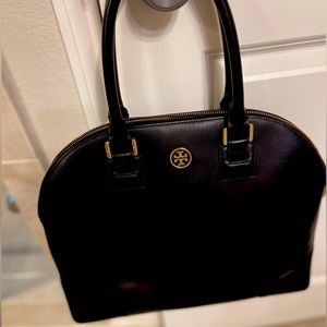 Genuine Tory Burch bag used minimally. Great shape. No damage